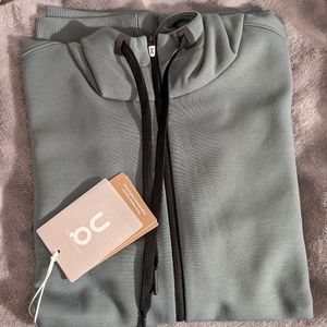 ON Run on Clouds zipped hoodie NEW